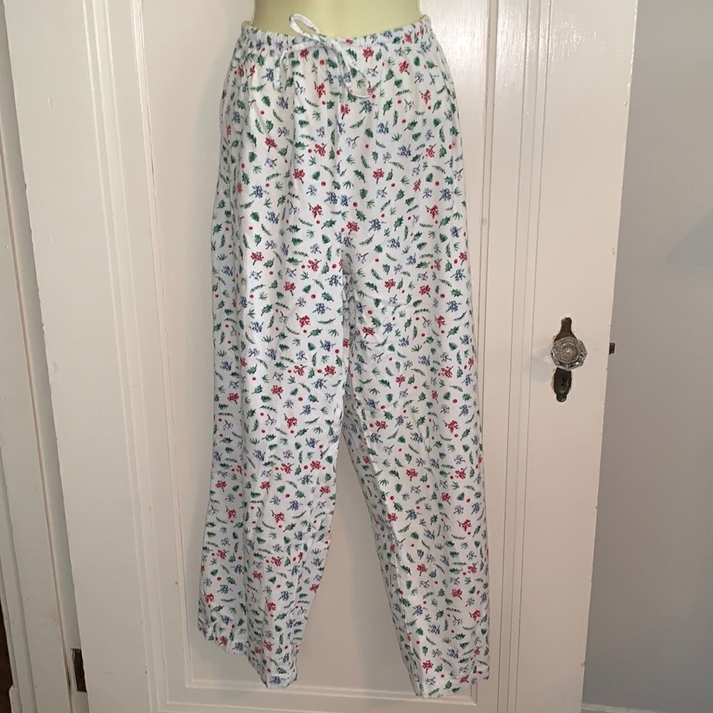 ‎Cabernet white flannel Christmas/Holidays sleep pants